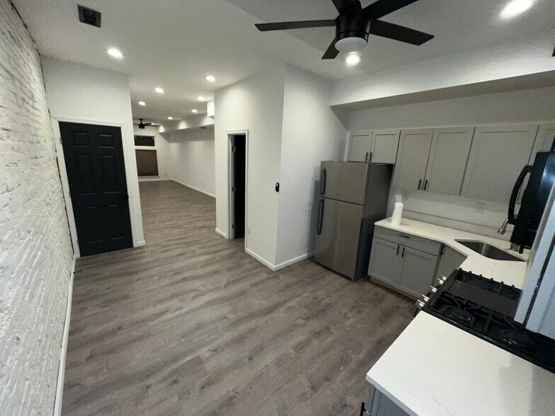 Building Photo - 2142 Penrose Ave