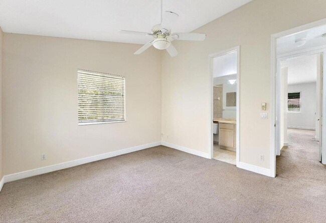 Building Photo - 2469 NE 14th St