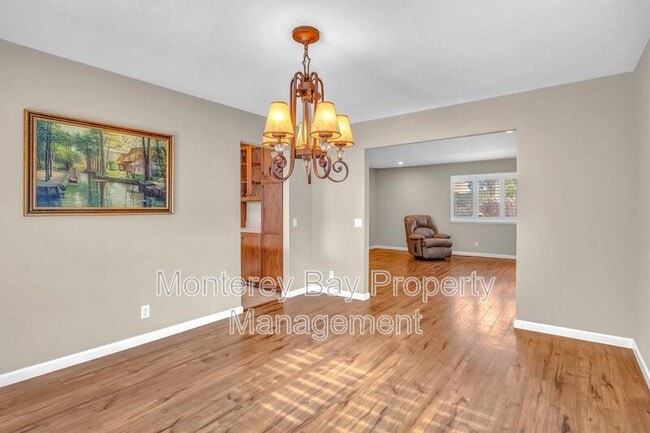 Building Photo - 1137 Mescal St