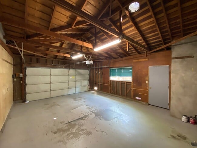 Building Photo - $2,395 Herndon & First, Spacious 4 Bedroom...