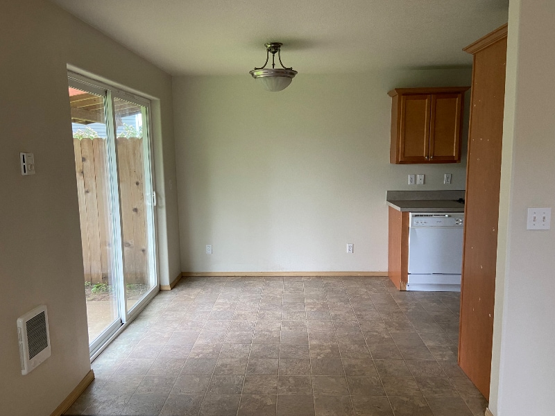 Building Photo - 250 40th Ct