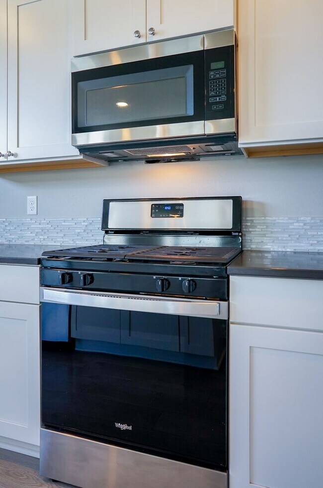 Building Photo - New to the market 3 bedroom 2 bath home.