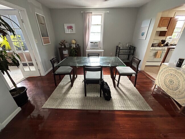 Dining room - 128 E Pleasant Ave