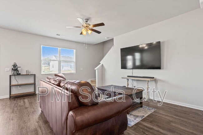 Building Photo - 626 Quartz Ln