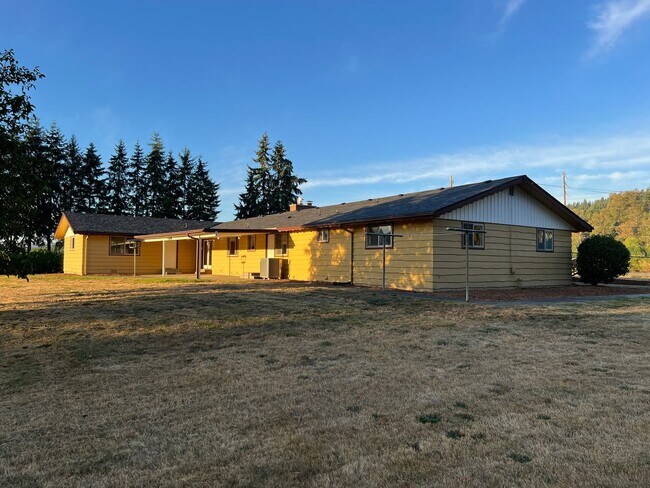 Building Photo - Rental ranch rambler - 3 bed, 2.5 bath, 2 ...