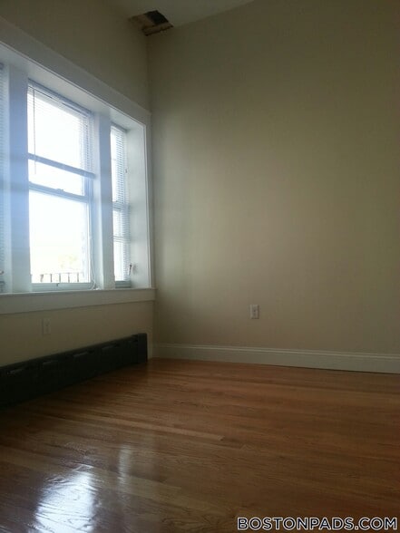 Building Photo - 84 Fenway