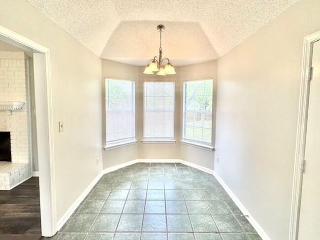 Building Photo - Available Now! Now Leasing a charming 3-be...