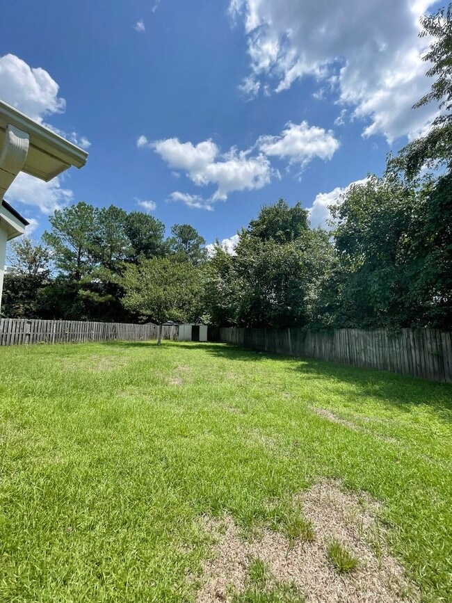 Building Photo - Coming Soon: 3 Bedroom 2 Bath - No pets