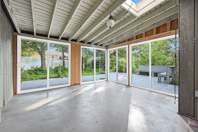 Building Photo - 1403 Uelen Ct