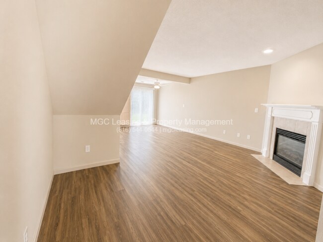 Building Photo - South Garden Townhomes