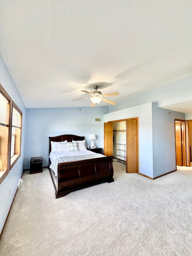 Building Photo - 367 Kristin Ct E