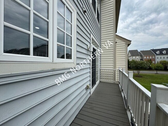 Building Photo - 10673 General Kirkland Dr