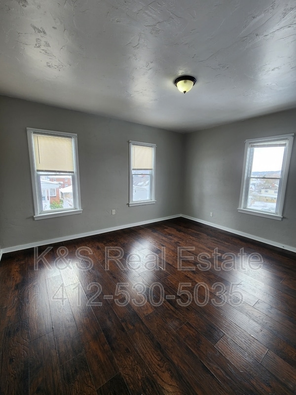 Building Photo - 717 Ellsworth Ave