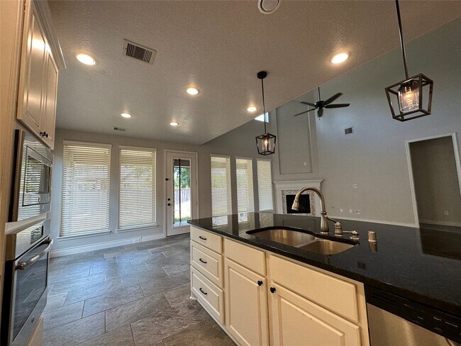 Building Photo - 143 Trophy Canyon Dr