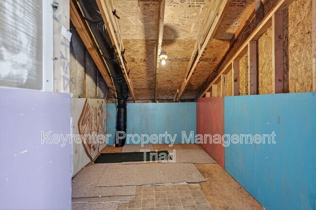 Building Photo - 2 Blue Stone Ln