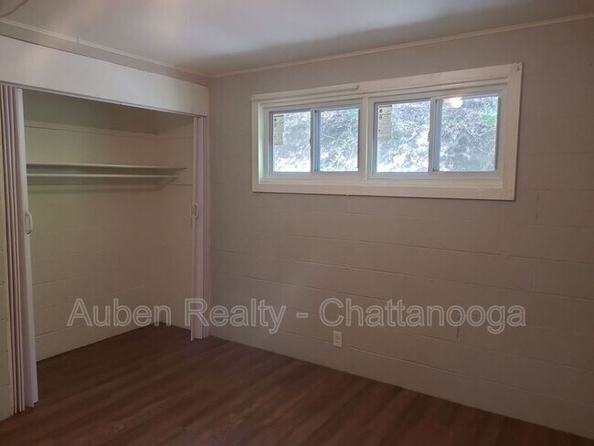 Building Photo - 713 Lupton Dr