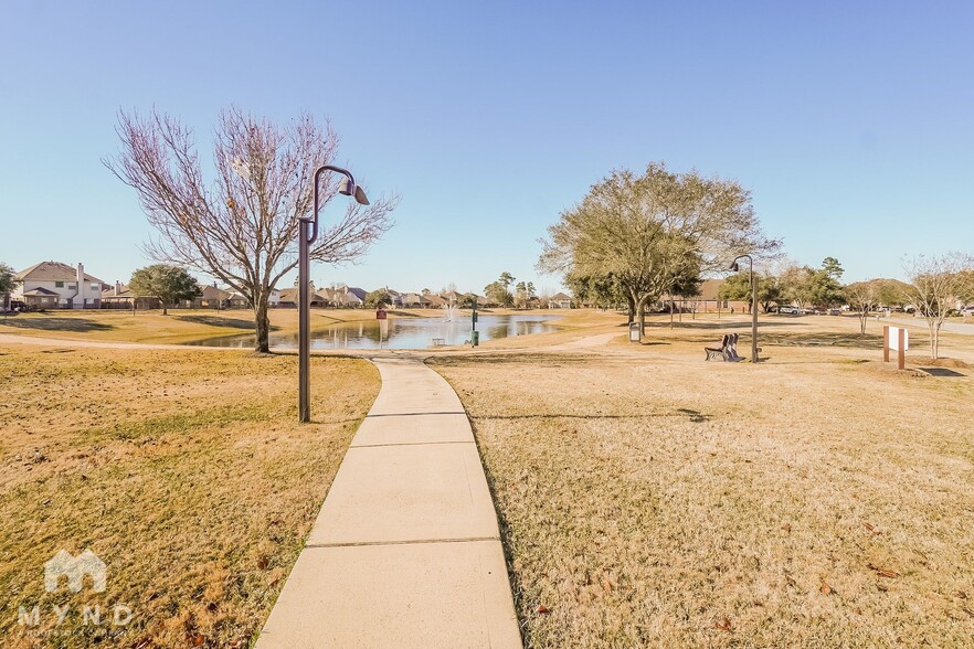 Building Photo - 818 Cypresswood Bend