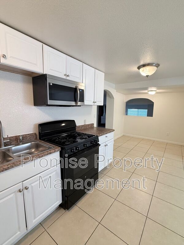 Building Photo - 941 40th St