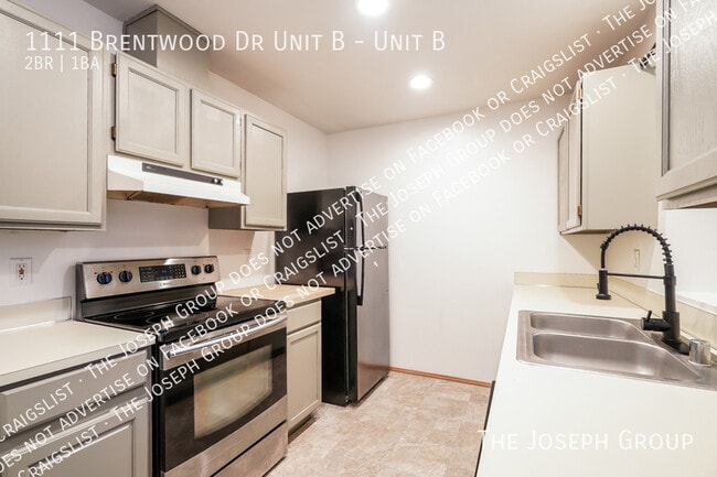 Building Photo - 1111 Brentwood Dr