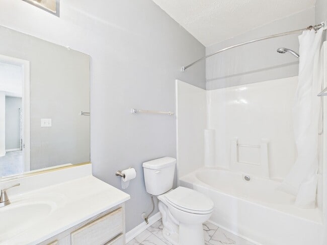 Building Photo - 801 Brassie Ln