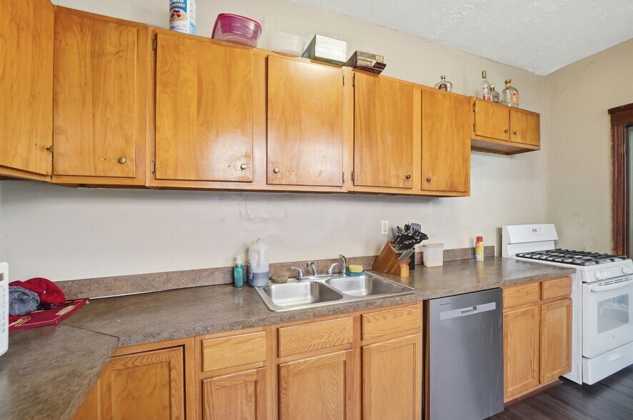 Building Photo - 2661 Bellevue Ave