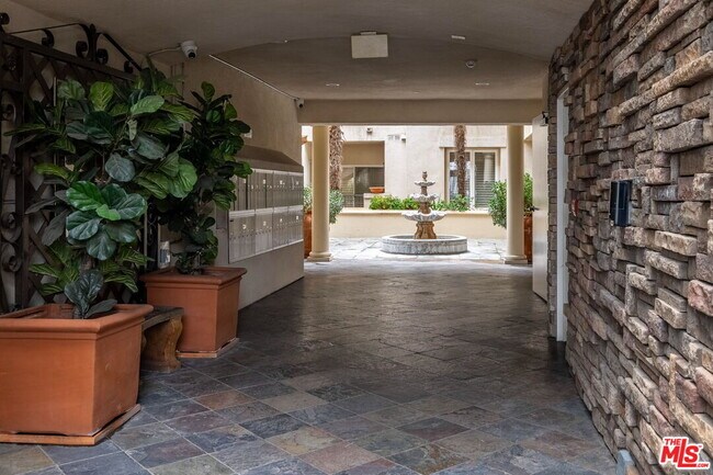 Building Photo - 15206 Burbank Blvd