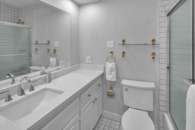 Building Photo - CHARMING 5 BDRM HOME IN CASTLE HILLS!!