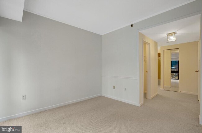 Building Photo - 1530 Key Blvd