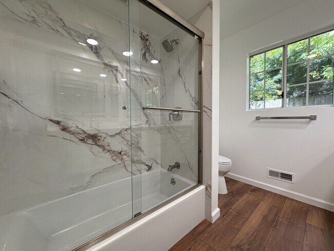 Building Photo - Stunning 4-Bedroom Home with Pool, Solar P...