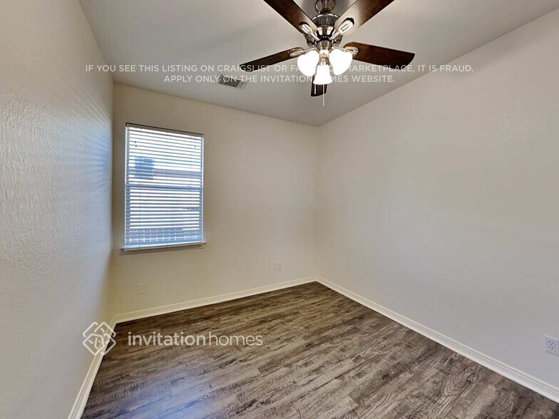 Building Photo - 411 Drake Ln