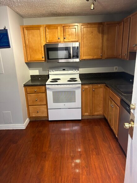 Building Photo - 545 Calef Rd