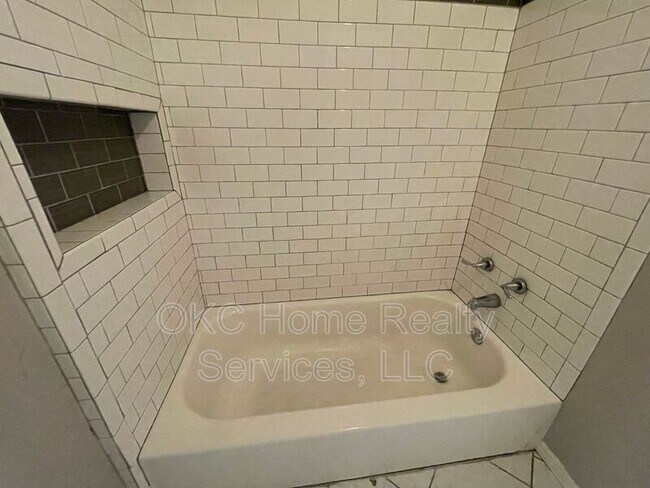 Building Photo - 3603 Willow Springs Dr