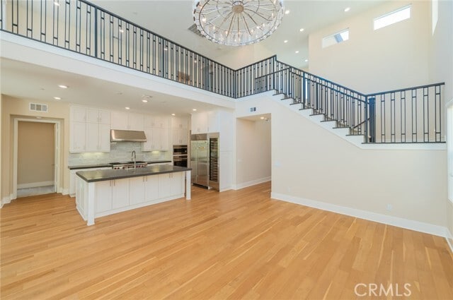 Building Photo - 60 Ray