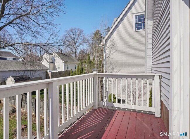 Building Photo - 709 Tunxis Hill Rd