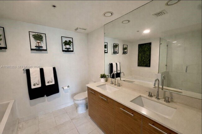 Building Photo - 480 Hibiscus St