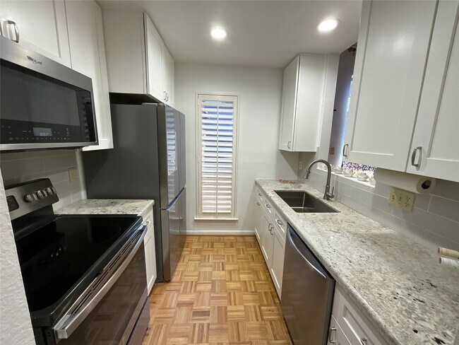 Building Photo - 2100 Commonwealth St