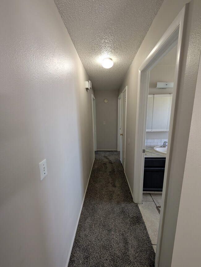 Building Photo - 1827 S Fairway Dr