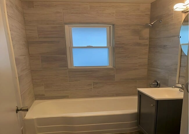 Building Photo - 3-Bedroom Home Near Aksarben For Rent – Mo...