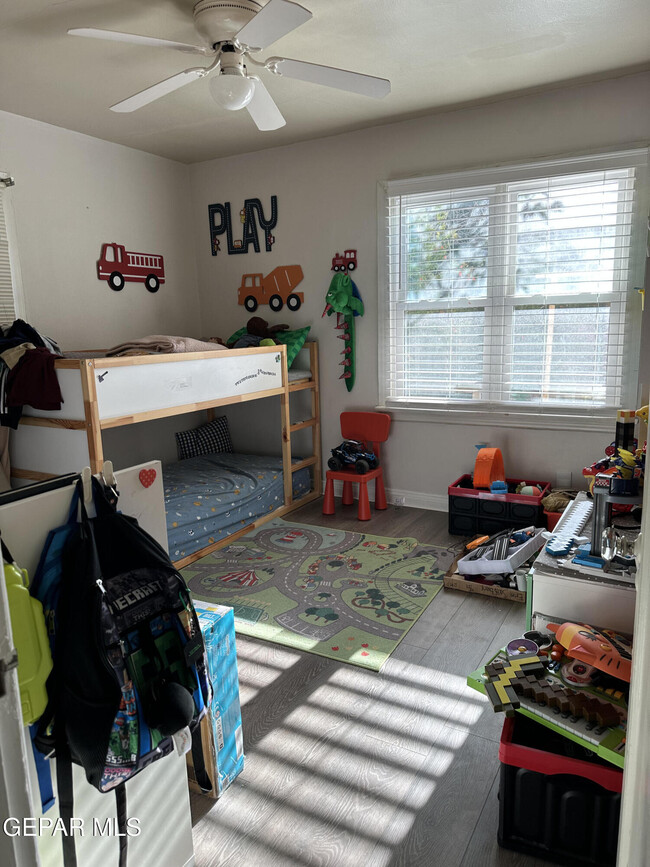 Building Photo - 3921 Pershing Dr