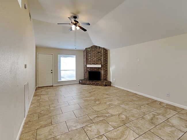 Building Photo - 19607 Lake Hollow Ln