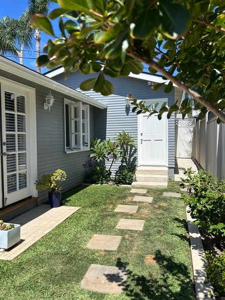 Backyard - 5537 Bellevue Ave