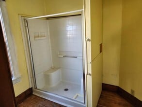 Building Photo - 607 Chicago St