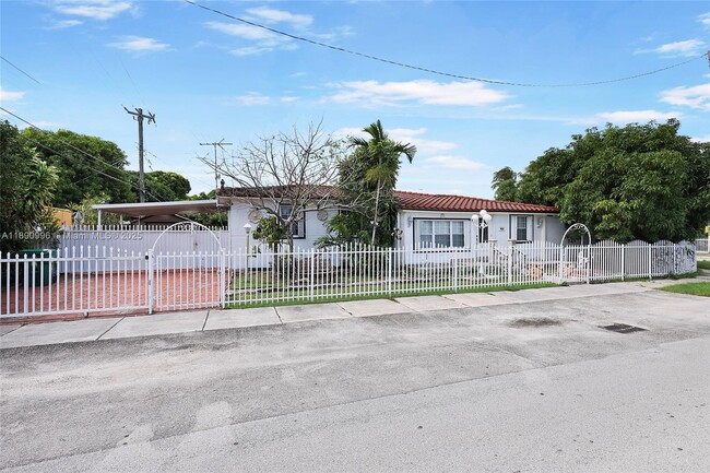 Building Photo - 450 NW 40th Ct