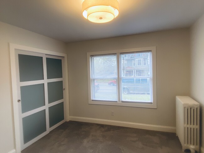 Building Photo - 822 3rd St S