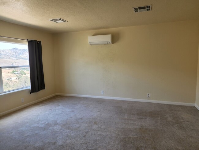 Building Photo - Large manufactured home in Topaz Ranch Estates