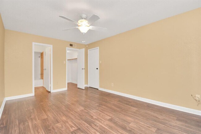Building Photo - 7400 Bellerive Dr
