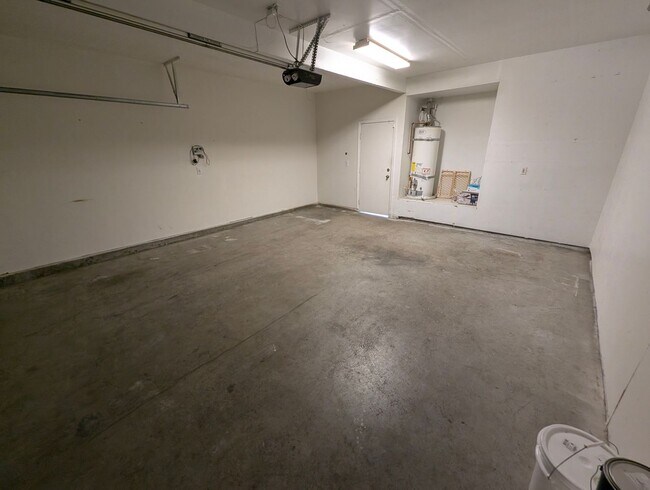 Building Photo - Well-Appointed Fairfield 4/2.5 Home with Excellent Location + Price