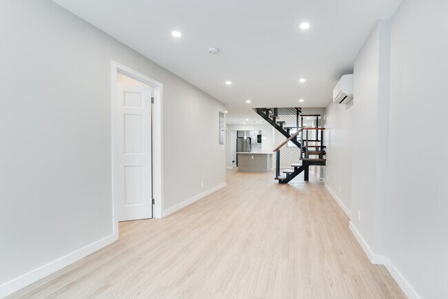 Building Photo - 179 Mott St