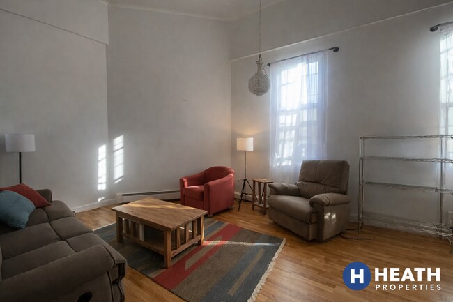 Building Photo - 168 Northampton St