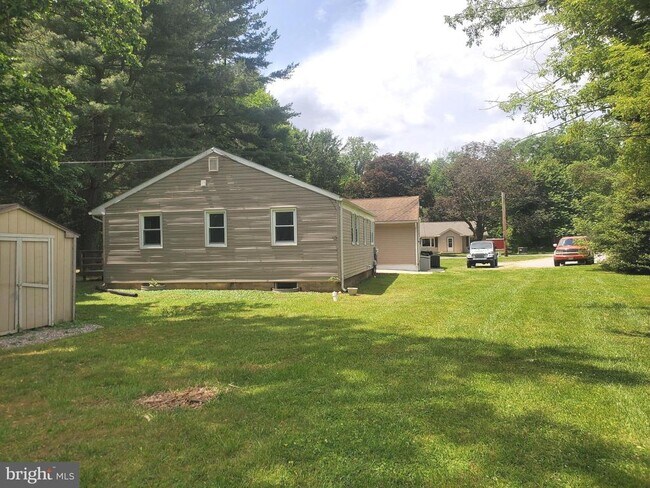 Building Photo - 161 Cooper Rd